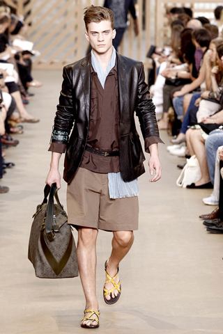 Louis Vuitton / - 2011